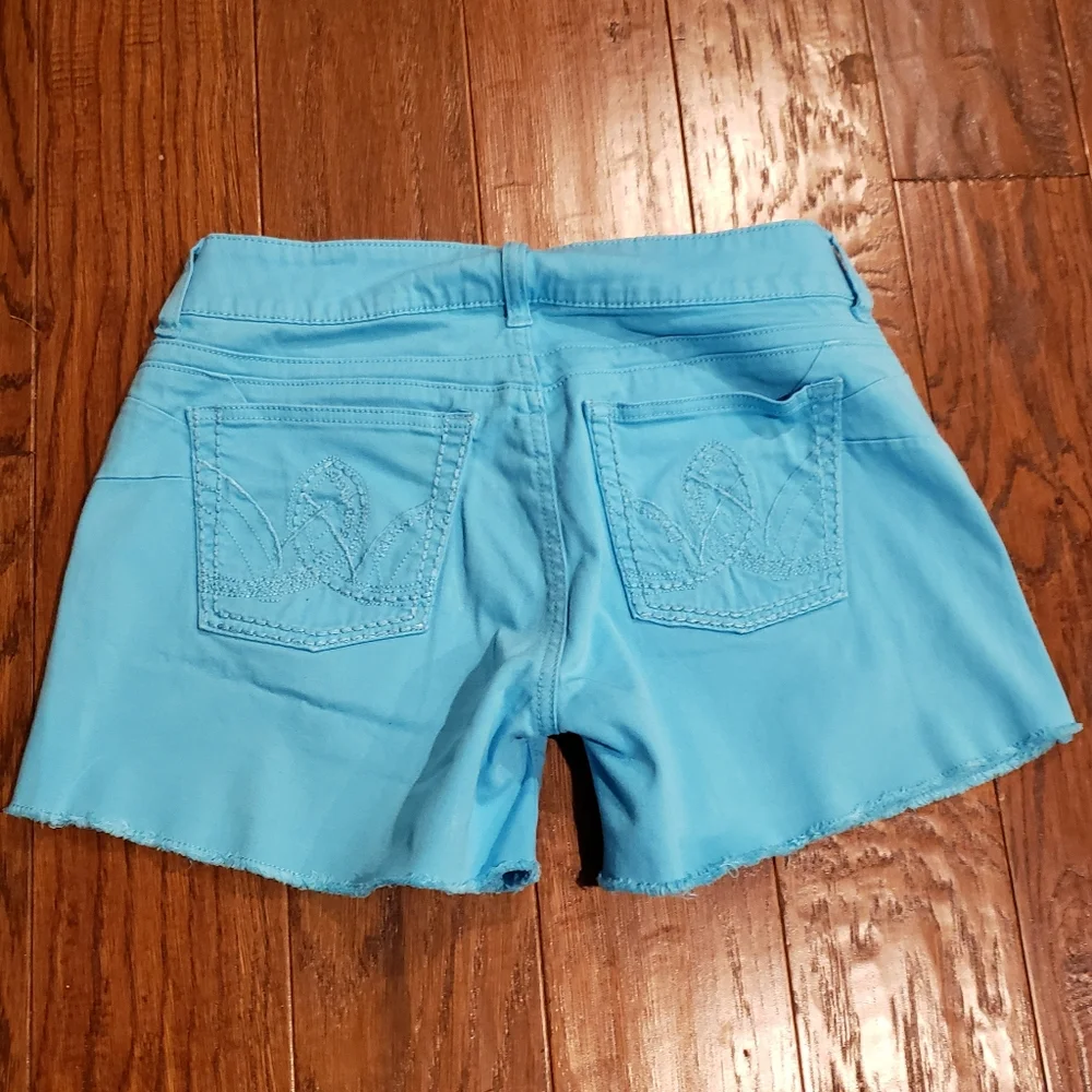 Wrangler Stud Pocket Cut Off Hem Shorts, Aqua - Size 7/8